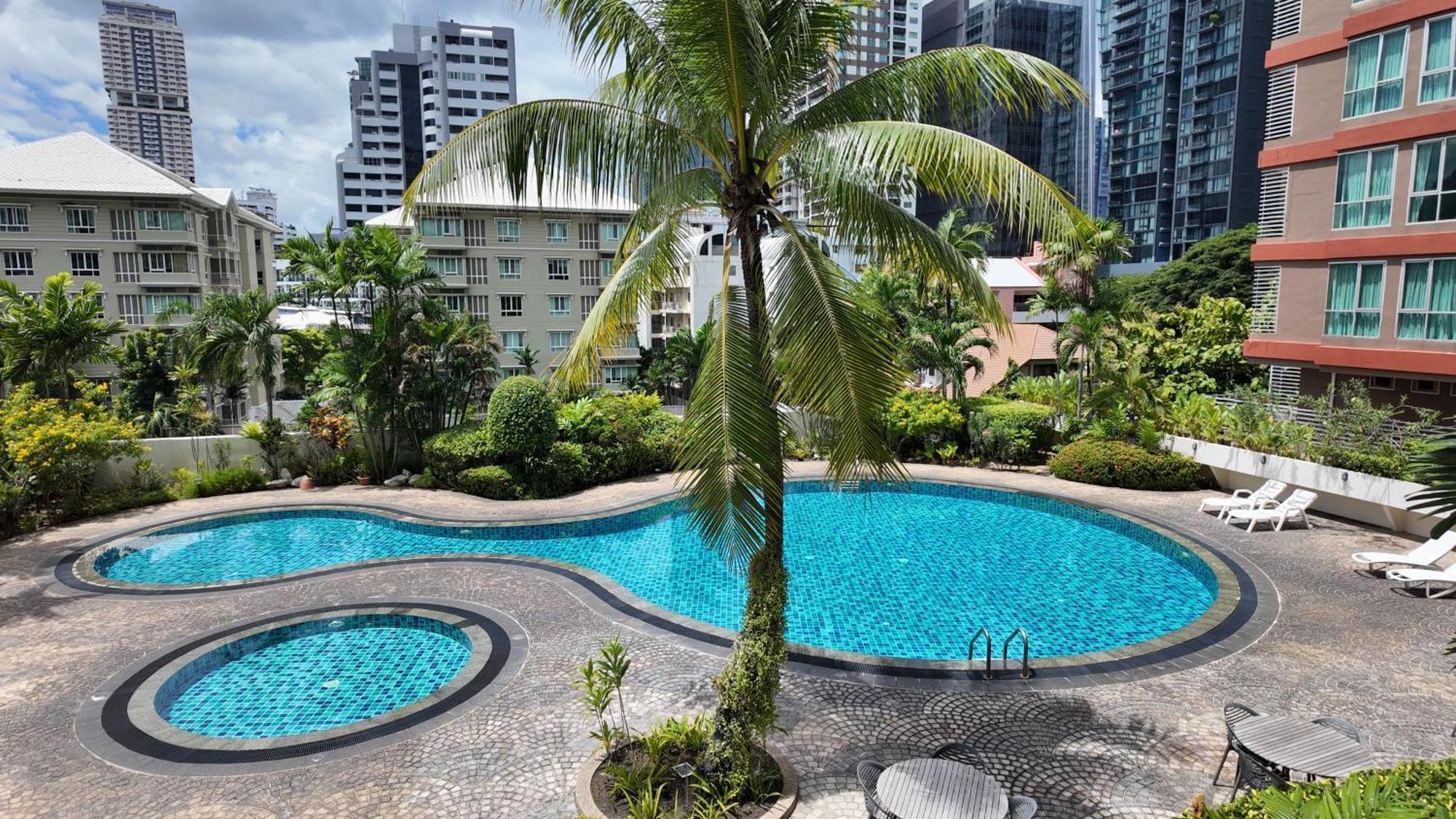Charan Tower Residences By Aspira Bangkok Kültér fotó