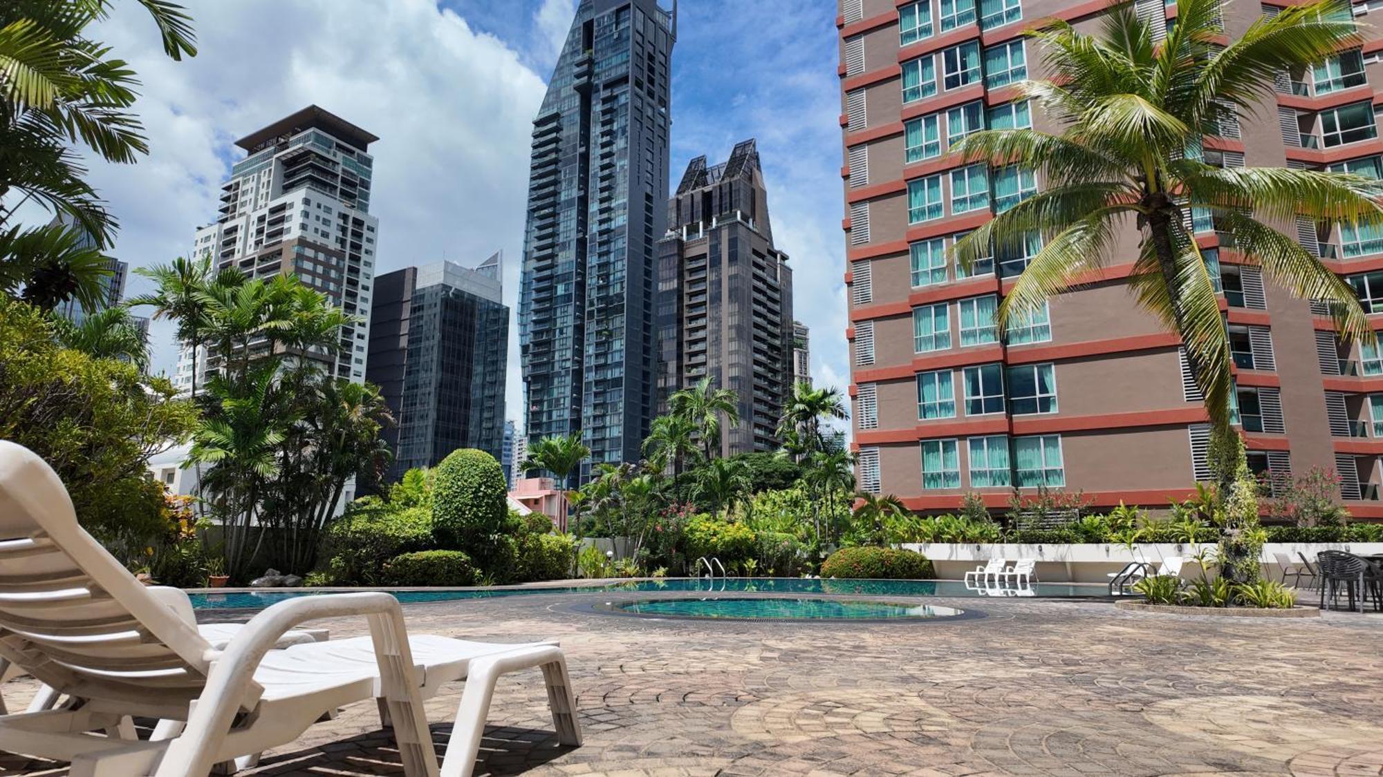 Charan Tower Residences By Aspira Bangkok Kültér fotó