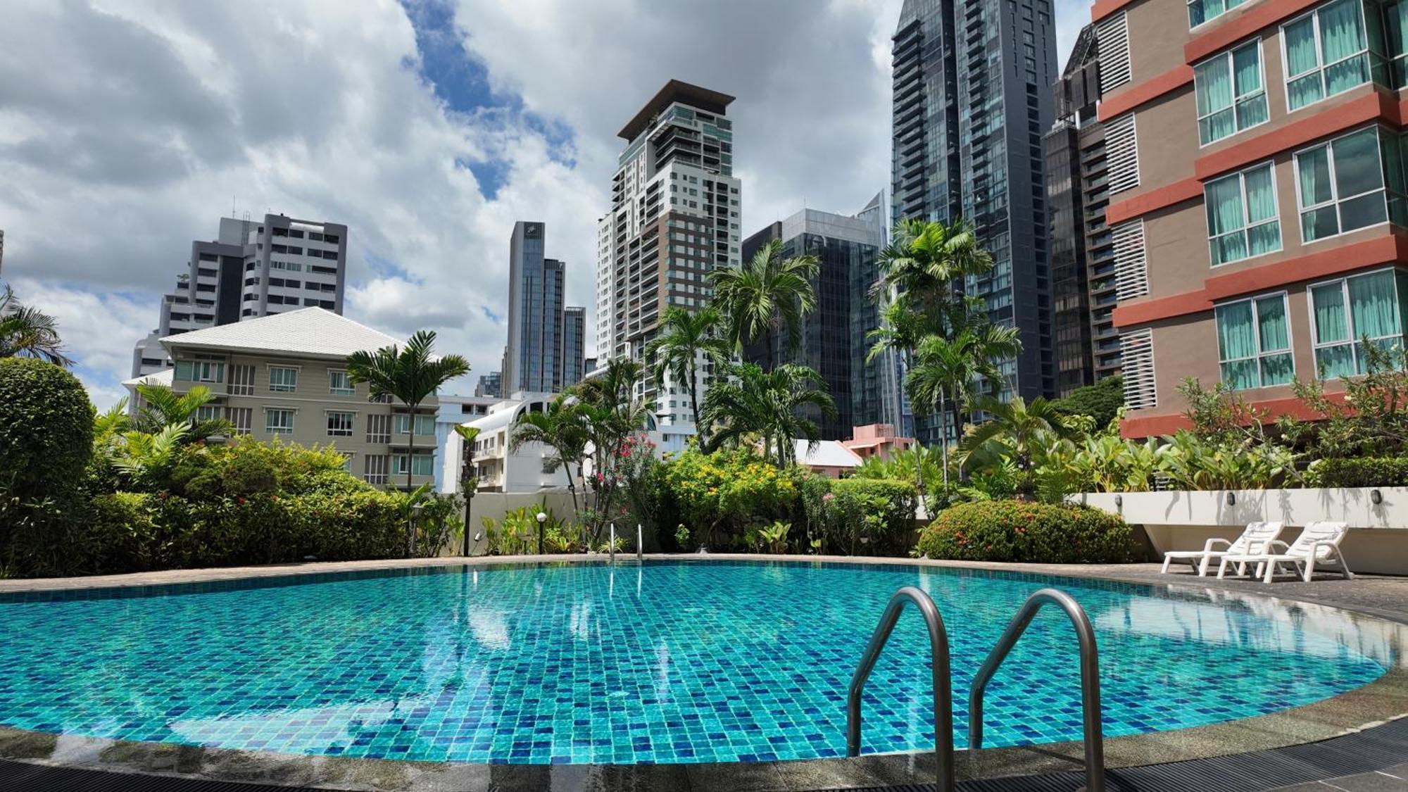 Charan Tower Residences By Aspira Bangkok Kültér fotó